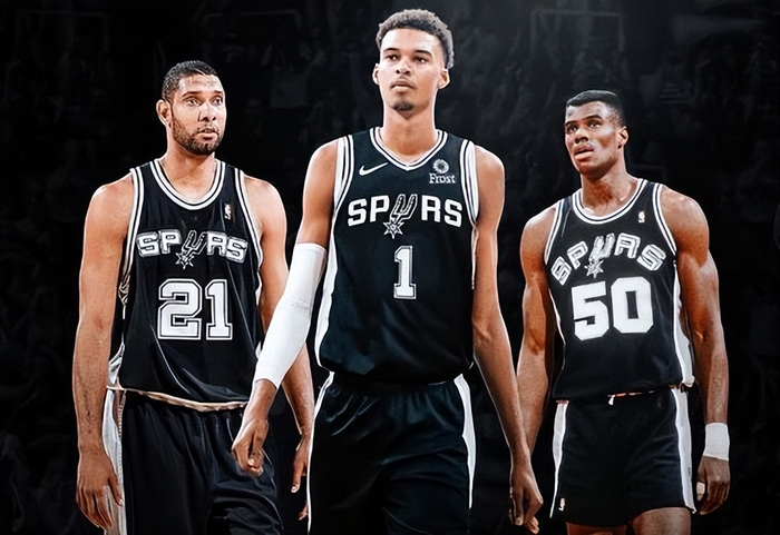 法比奥晒照：仔细看我受伤的右膝，你就知道我们队付出了一切（法比奥晒图：看我的右膝伤就懂，球队已拼尽所有）