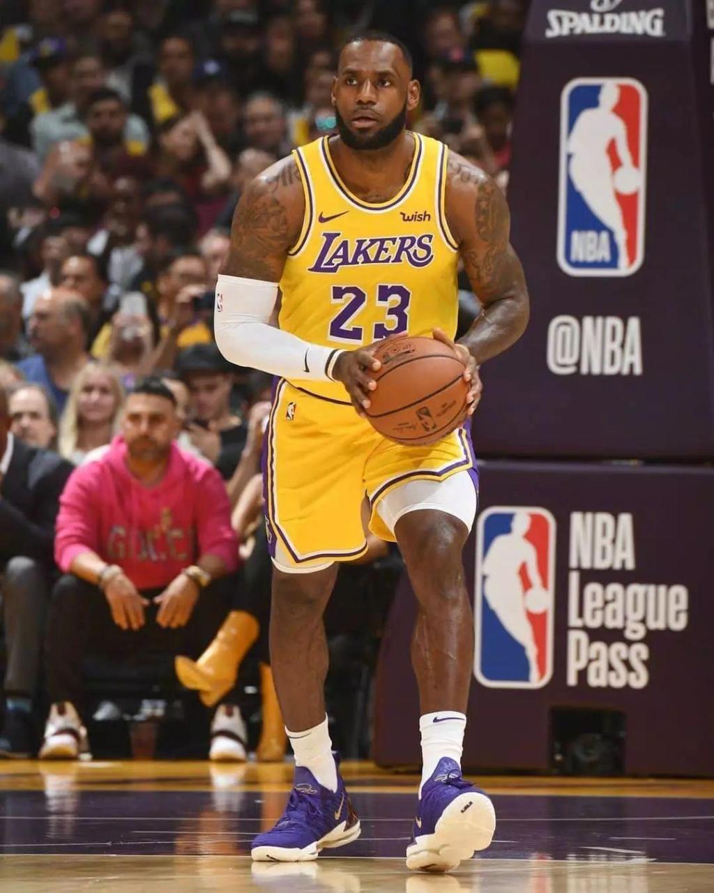 可圈可点！乔治三分7中4贡献赛季新高23分（表现抢眼！乔治三分7投4中斩获赛季新高23分）