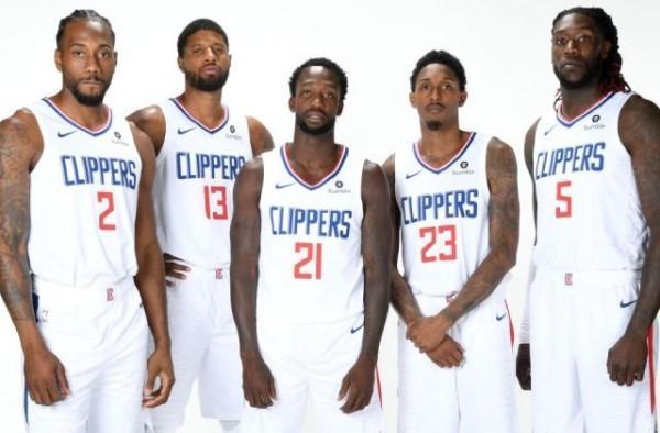 德转评年度最佳右边锋：杜埃、奥利塞、萨拉赫、亚马尔入围（德转年度最佳右边锋候选出炉：杜埃、奥利塞、萨拉赫、亚马尔上榜）