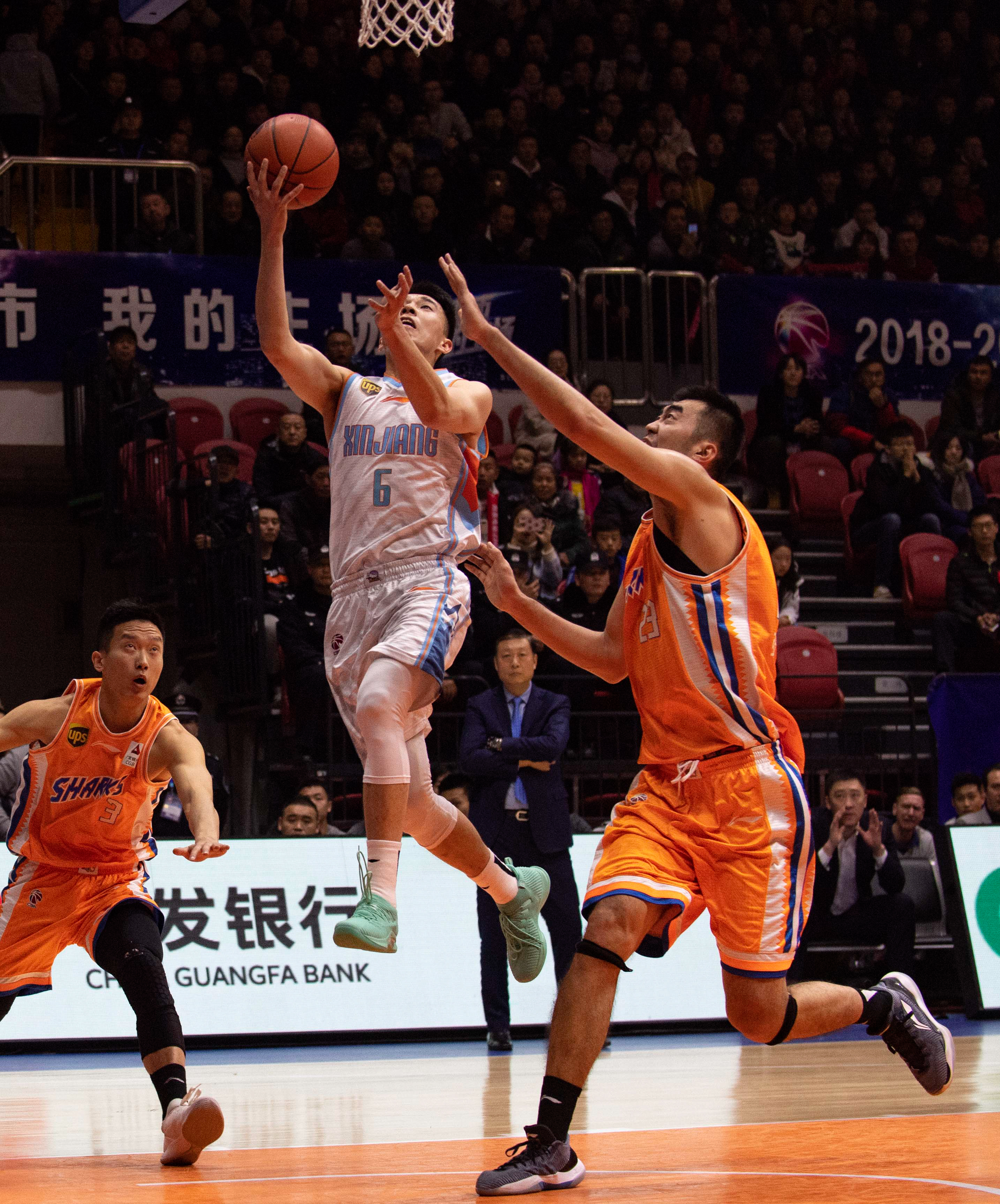 佩佩调侃摩洛哥队遭种族主义辱骂，黄潜官方发声明谴责（佩佩调侃摩洛哥队后遭种族歧视，黄潜官方发声谴责）