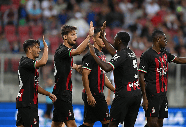 库普梅纳斯：我们想拿意杯冠军，但接下来要专注踢那不勒斯（库普梅纳斯：意杯夺冠是目标，眼下全力备战那不勒斯）