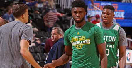 这是怪物啊！马刺吊球险些失误 文班大长胳膊夸张捞回来了……（怪物级！马刺高吊险失误，文班超长臂夸张捞回球）