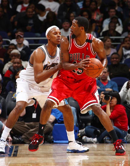 半场战报-猛龙领先凯尔特人2分 英格拉姆12分 怀特13中2（半场速递：猛龙2分领先凯尔特人 英格拉姆12分 怀特13投仅2中）