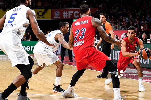 前锋单刀破门，决绝果断引喝彩（前锋单刀冷静终结，果敢一击引全场喝彩）